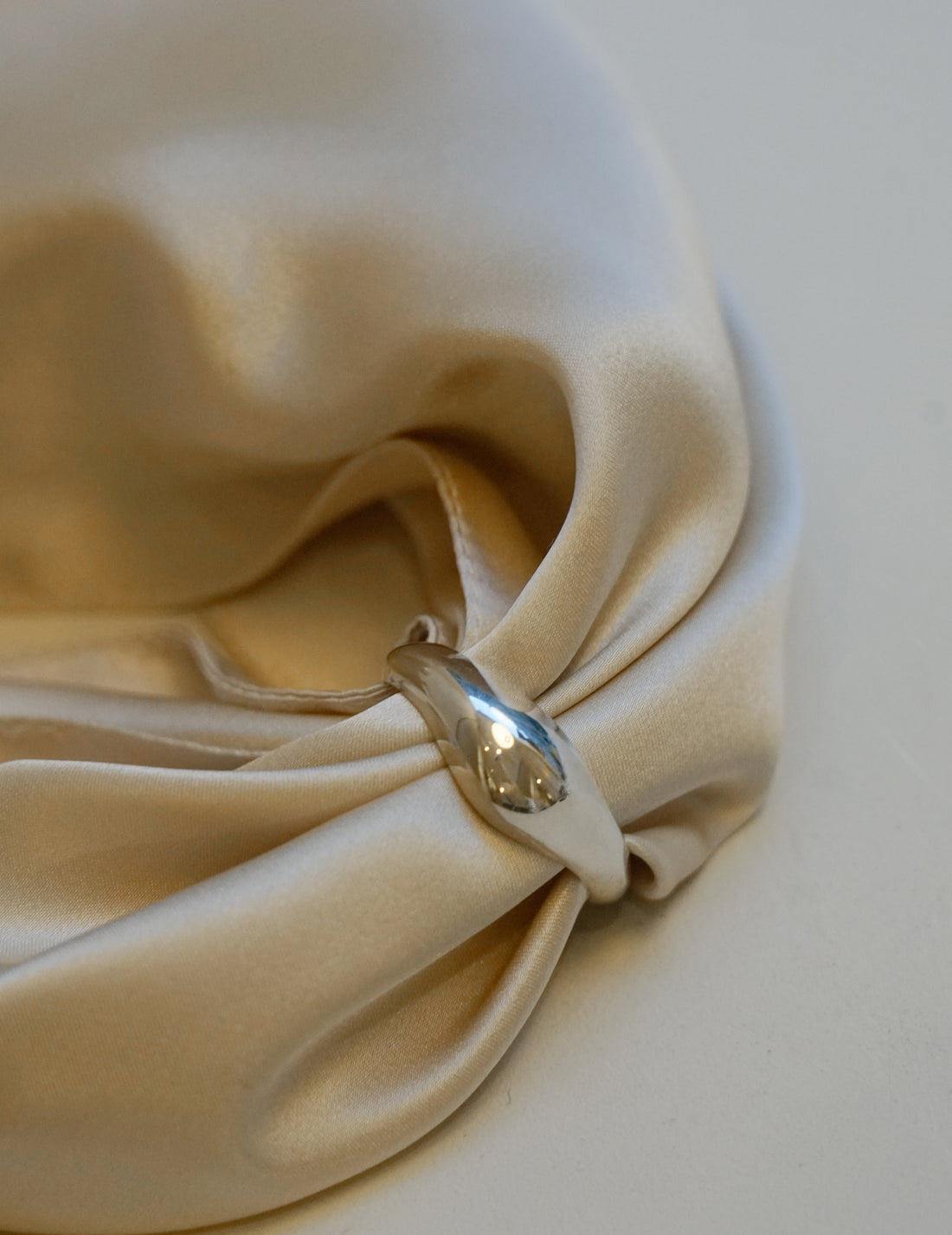 KATARZYNA CICHY | Delos Scarf Ring・Small