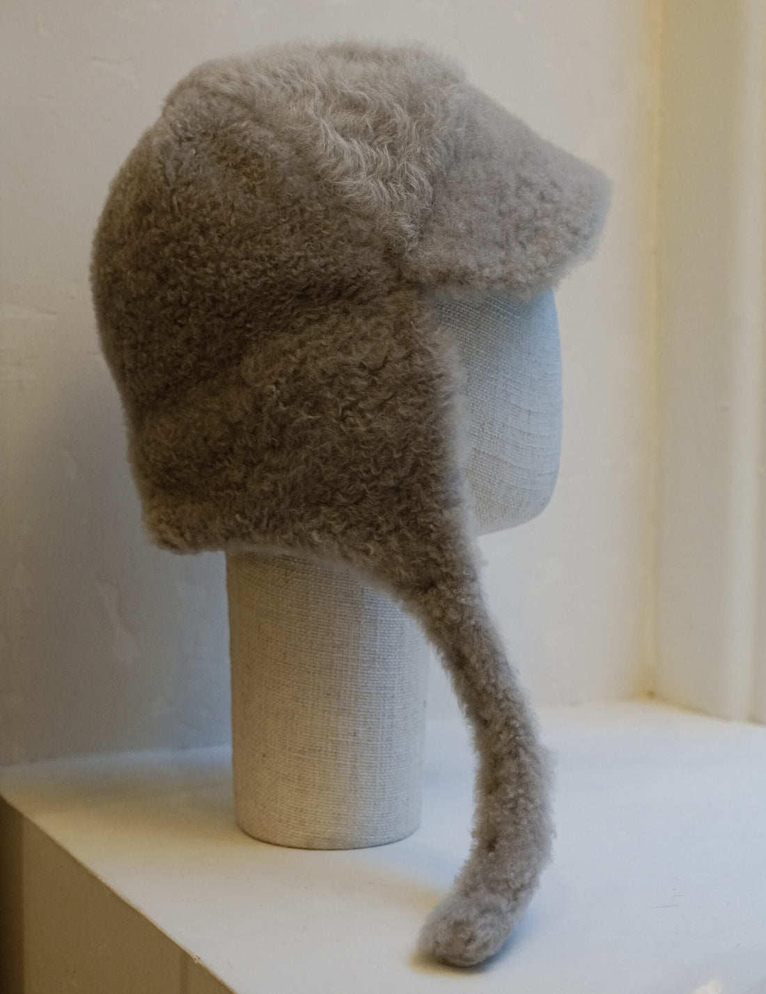 Mark Kenly Domino Tan ｜ Angelique Shearling Hat