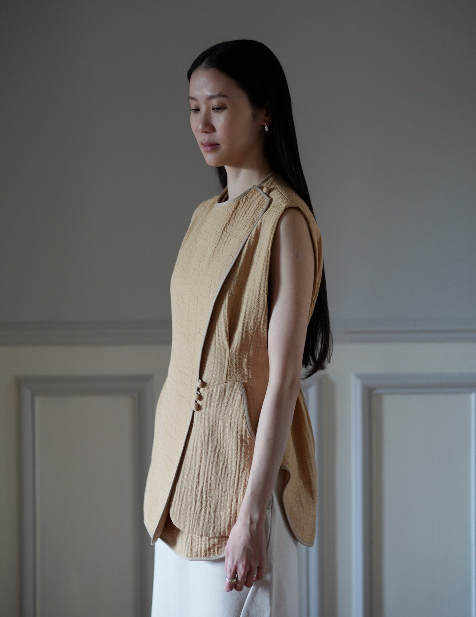 Grain Finish Flap Front Vest・Beige