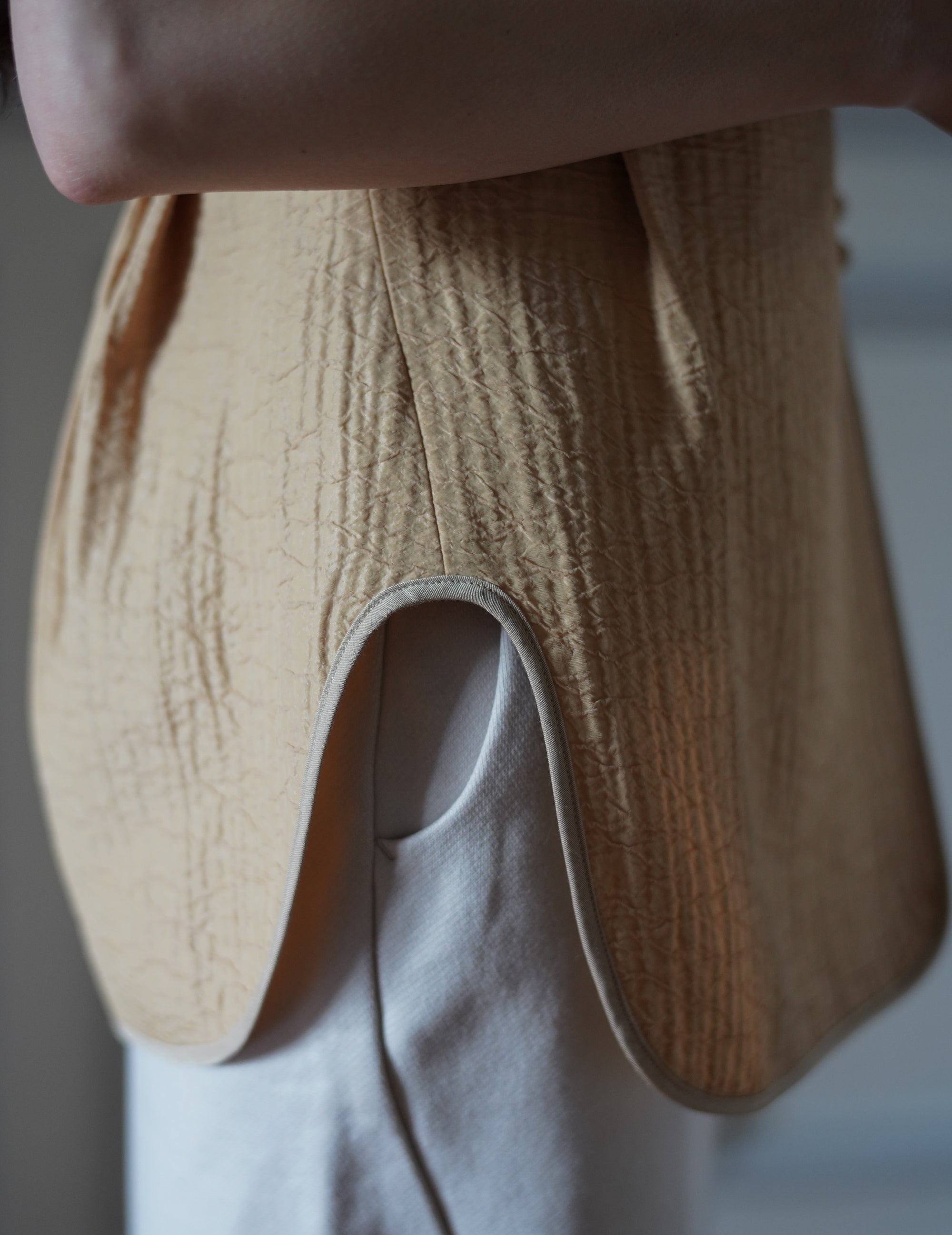 Grain Finish Flap Front Vest・Beige