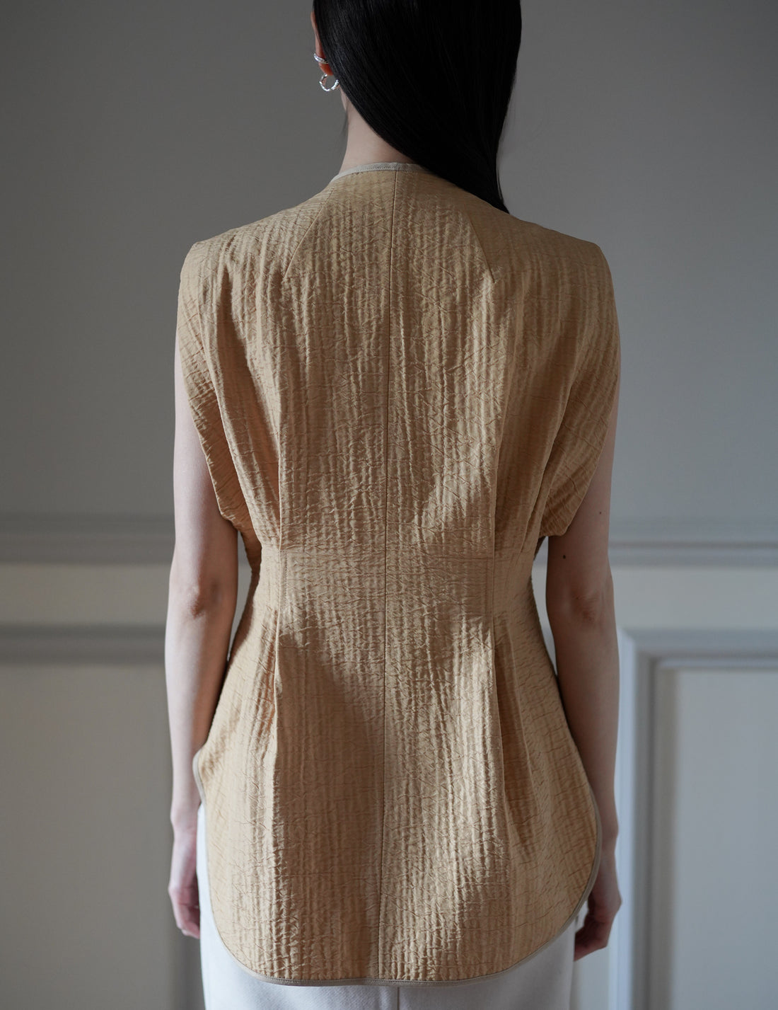 Mame Kurogouchi  | Grain Finish Flap Front Vest・Beige