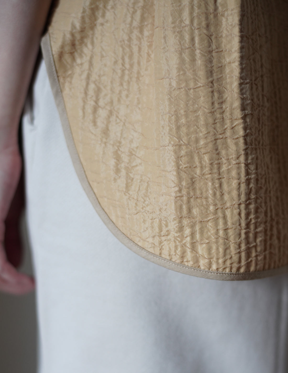 Mame Kurogouchi  | Grain Finish Flap Front Vest・Beige