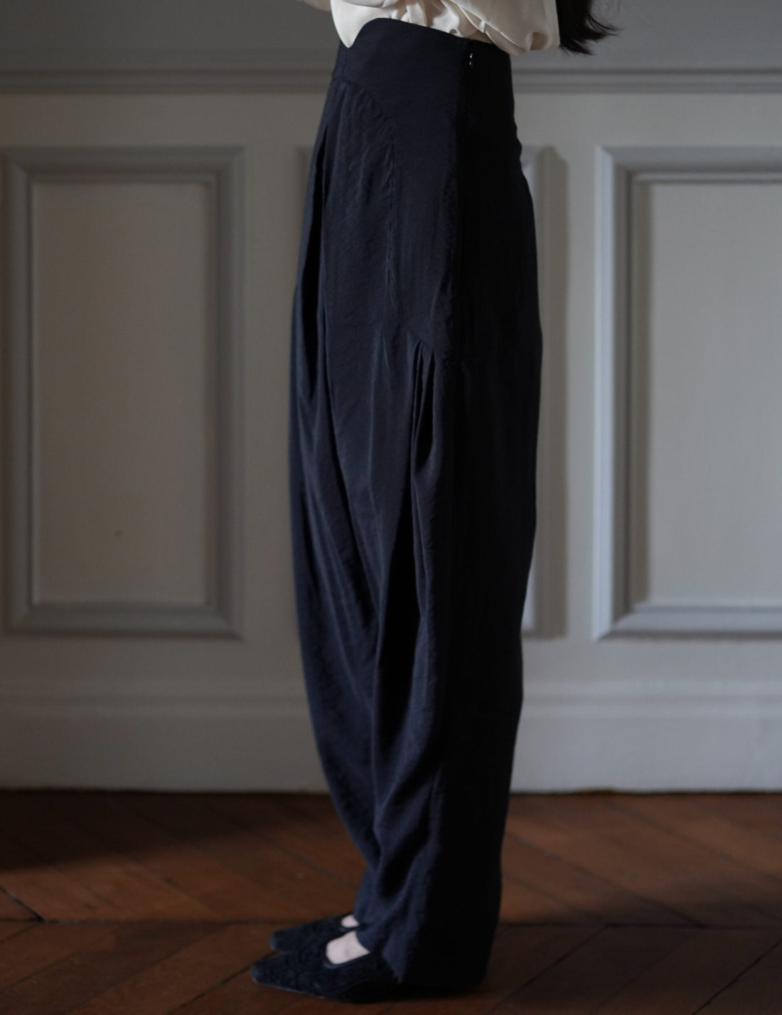 Mame Kurogouchi  | Volume Tuck High Waisted Wide Trousers・Black