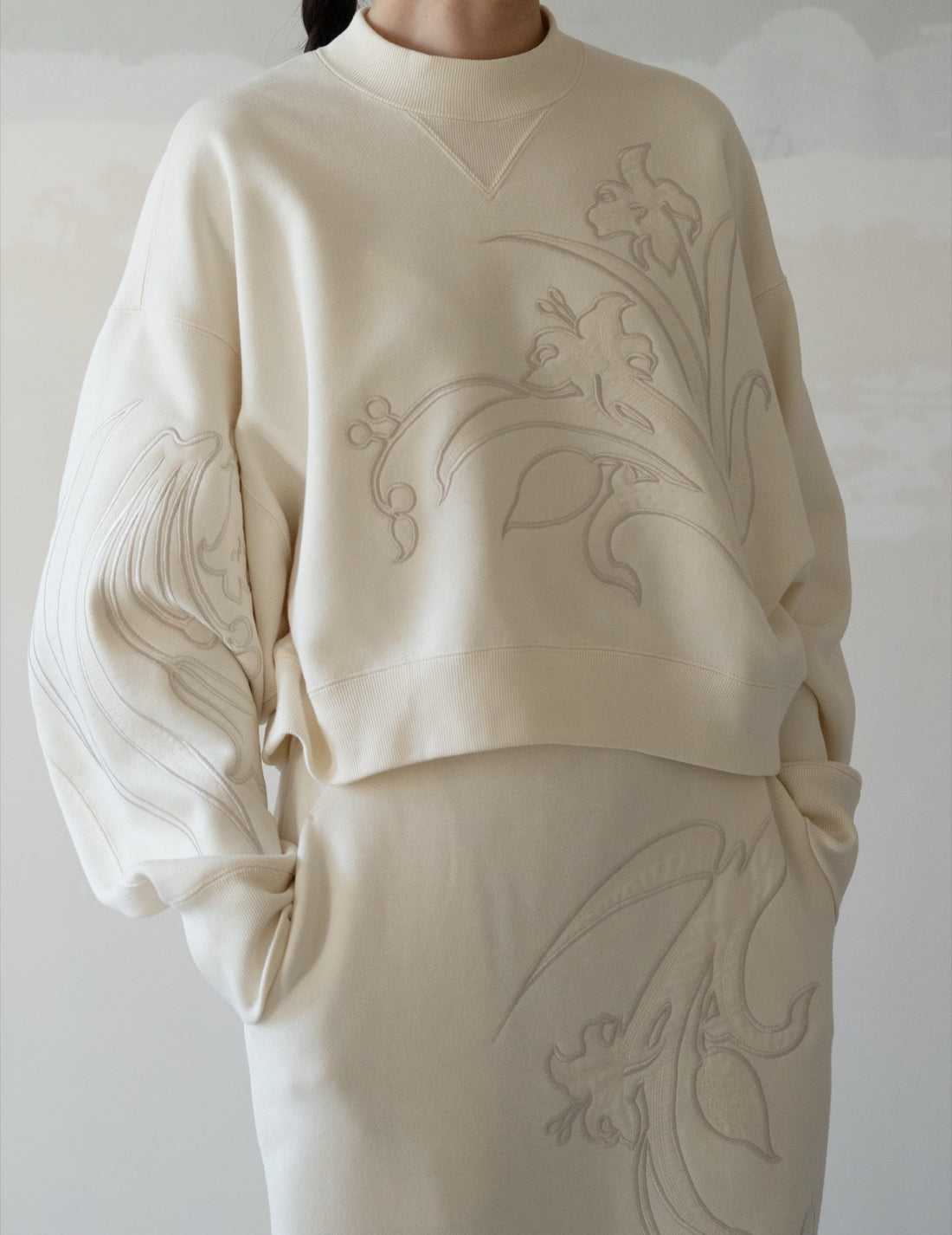 Floral Embroidery Short Sweat Top・Ecru