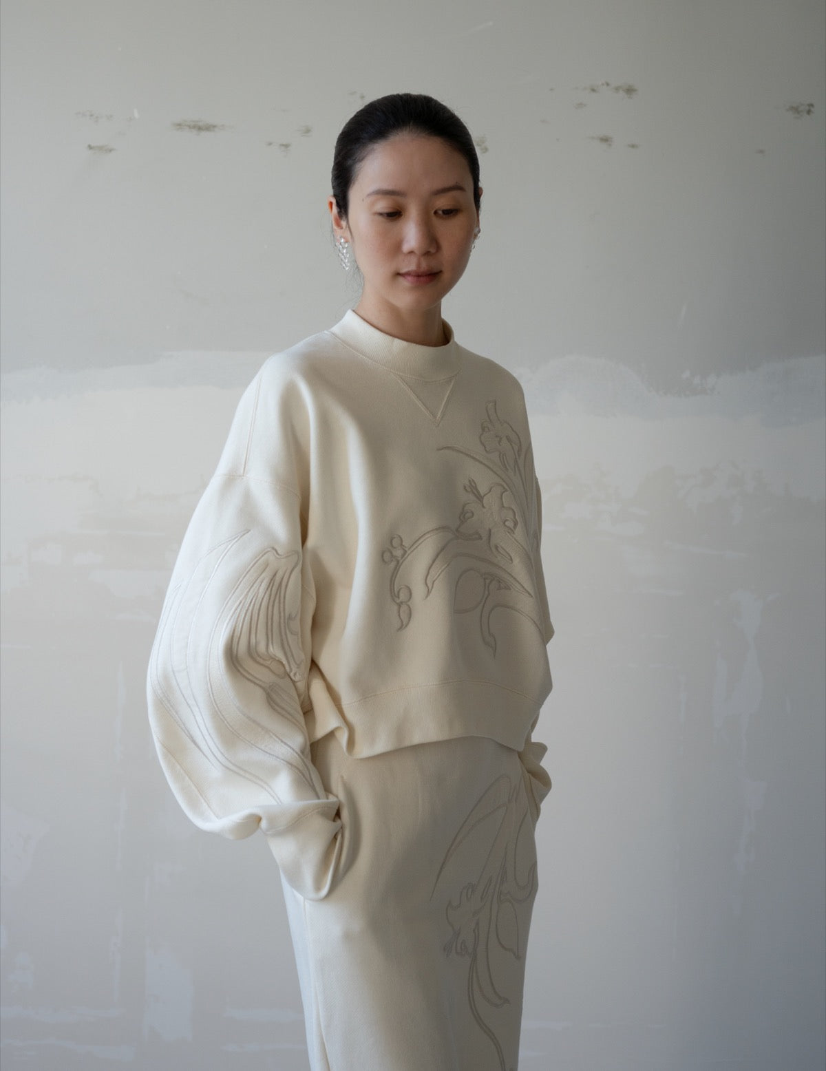 Floral Embroidery Short Sweat Top・Ecru