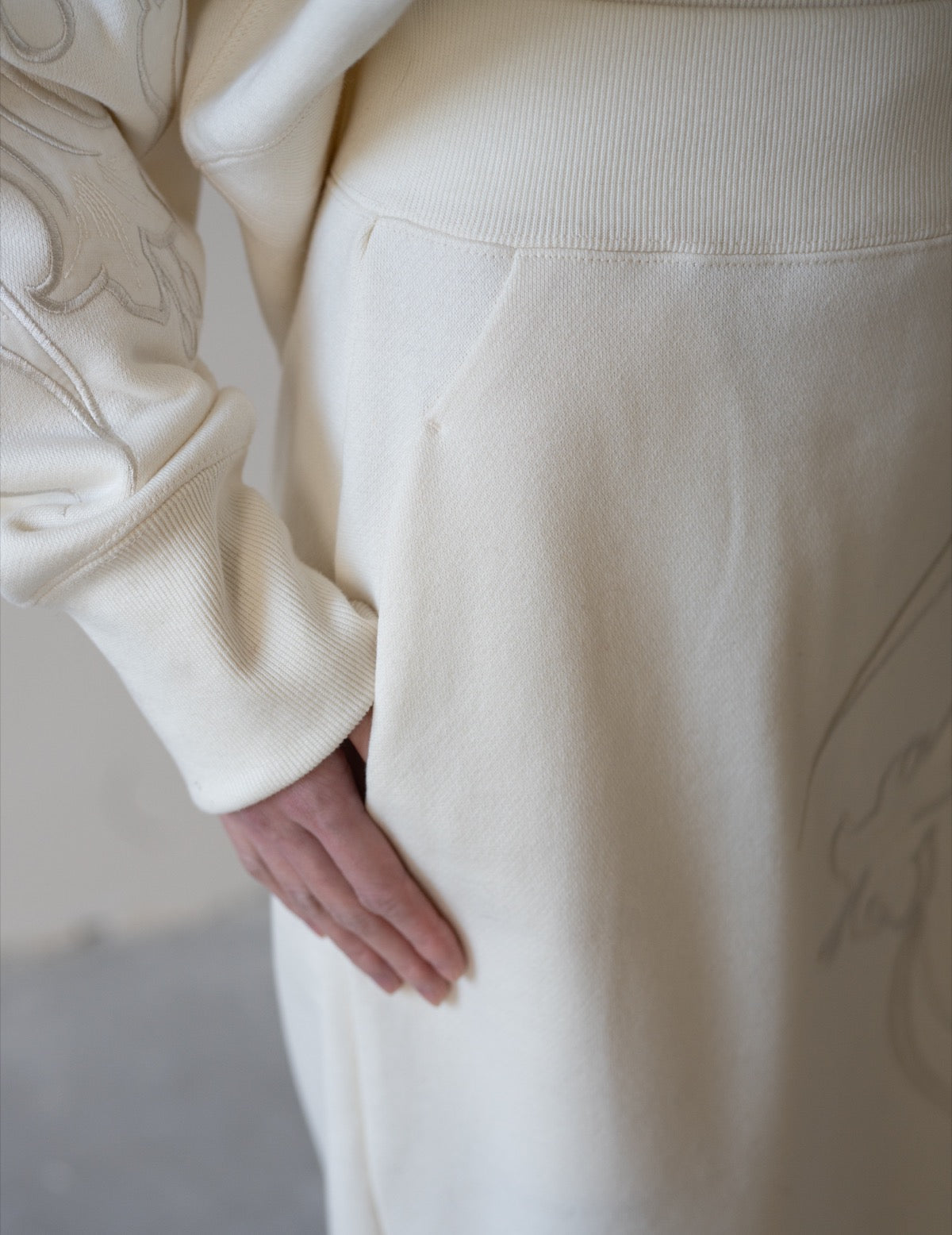 Floral Embroidery Sweat Skirt・Ecru