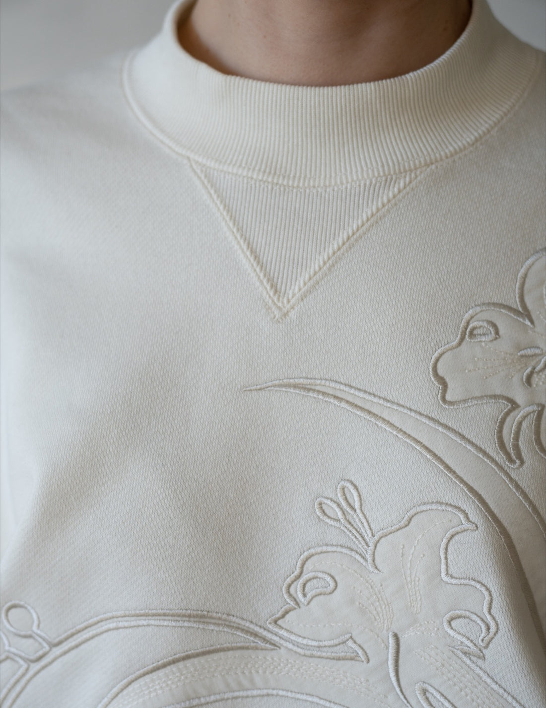 Floral Embroidery Short Sweat Top・Ecru
