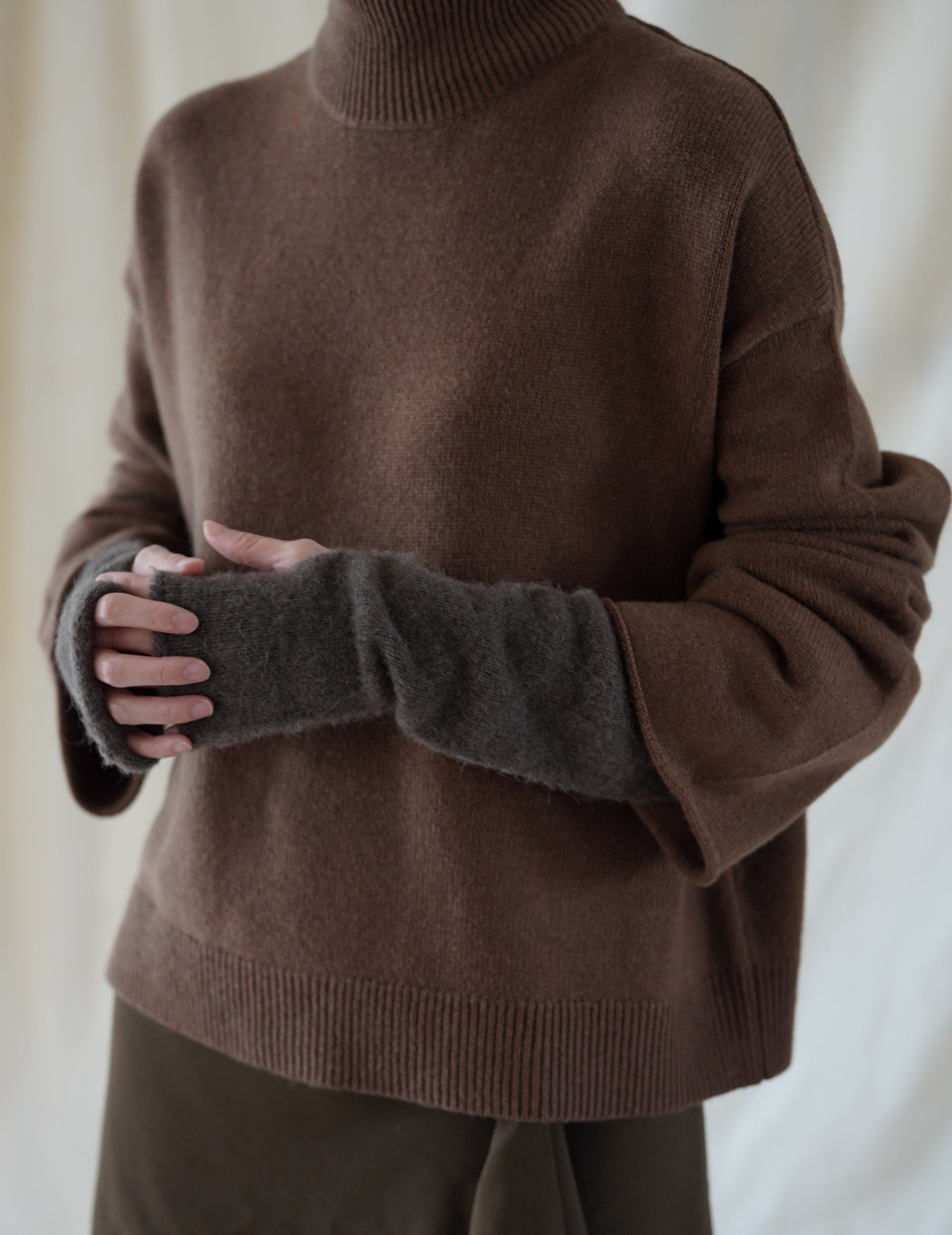 HANA MITTENS - DARK TAUPE