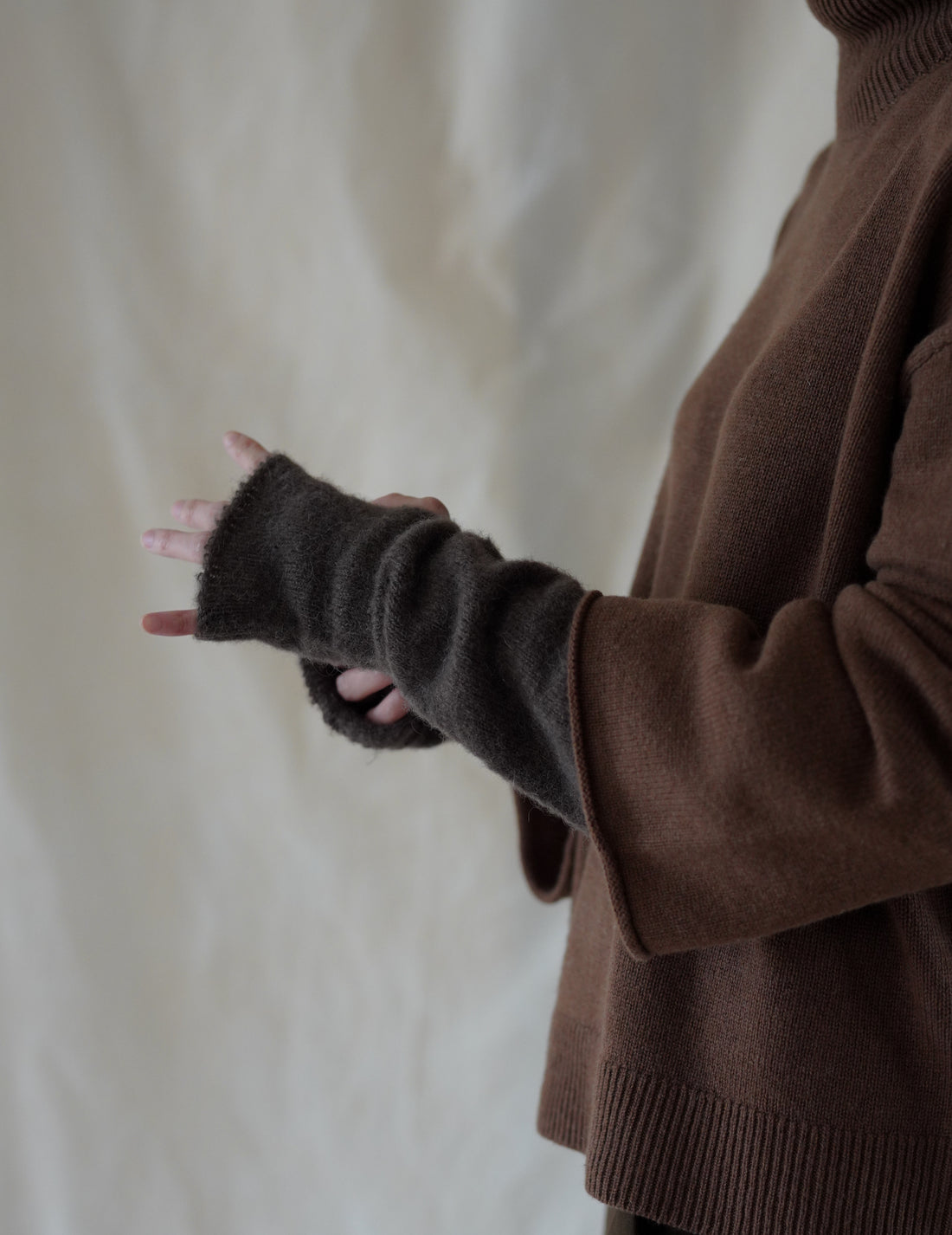 CORTANA | HANA MITTENS - DARK TAUPE