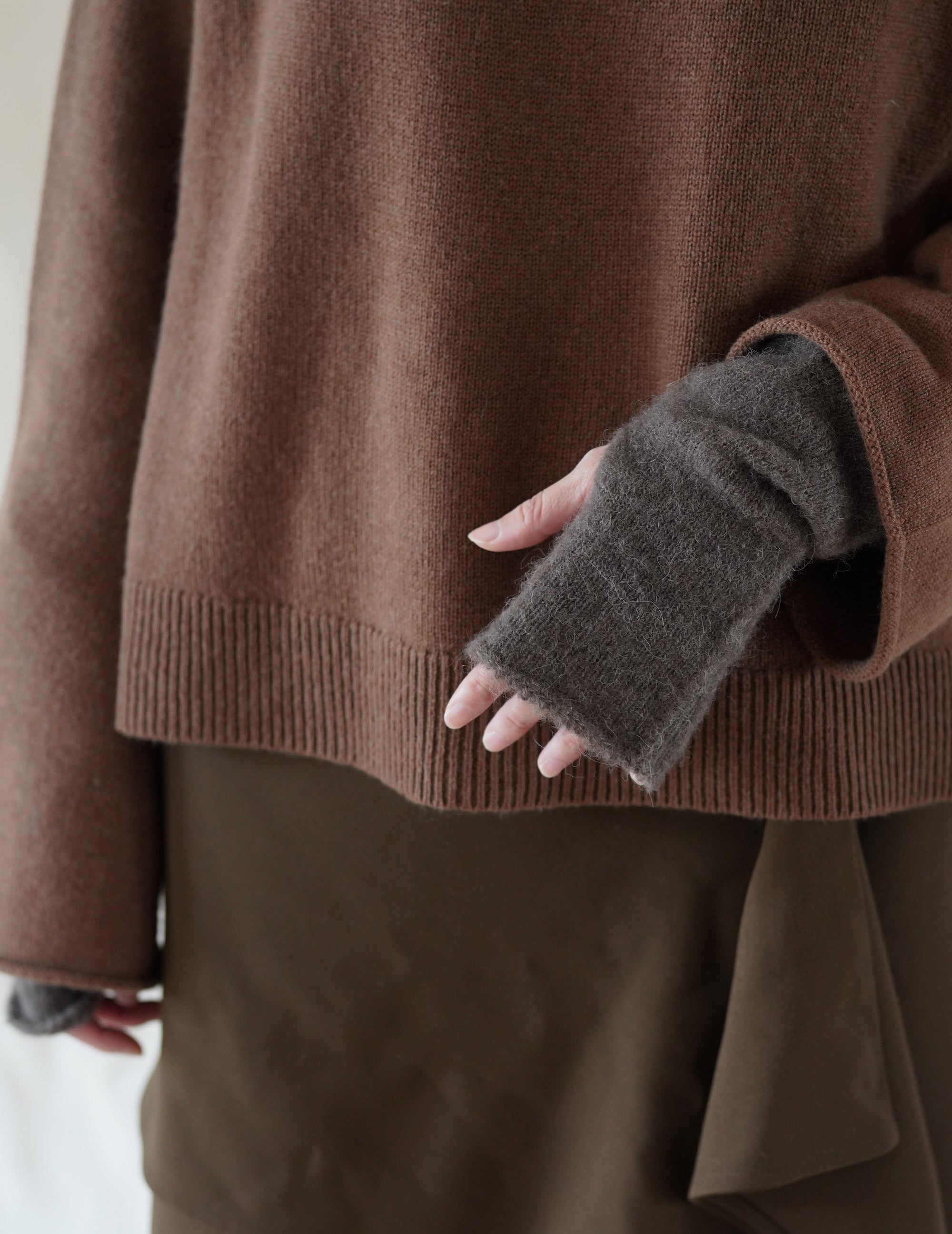 HANA MITTENS - DARK TAUPE