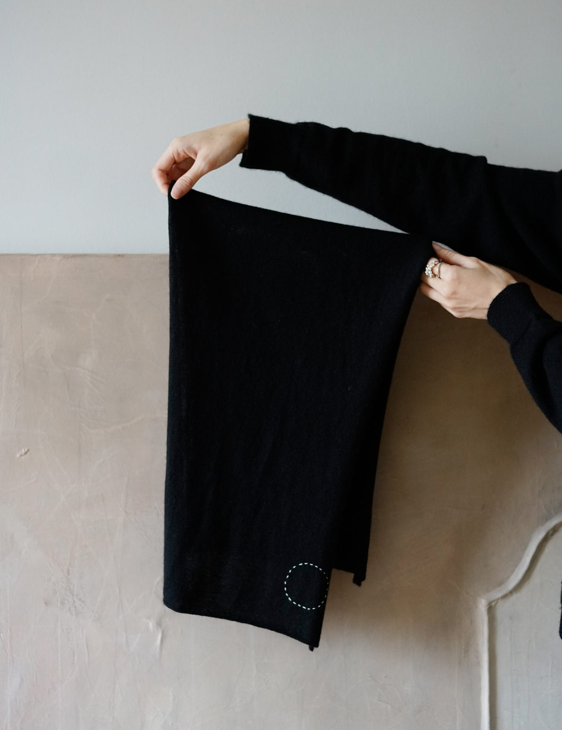 COSMIC WONDER |  Cashmere Silk Knit Scarf・Black