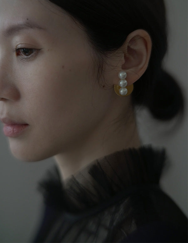 Très moi. 01 Boucle d'oreille