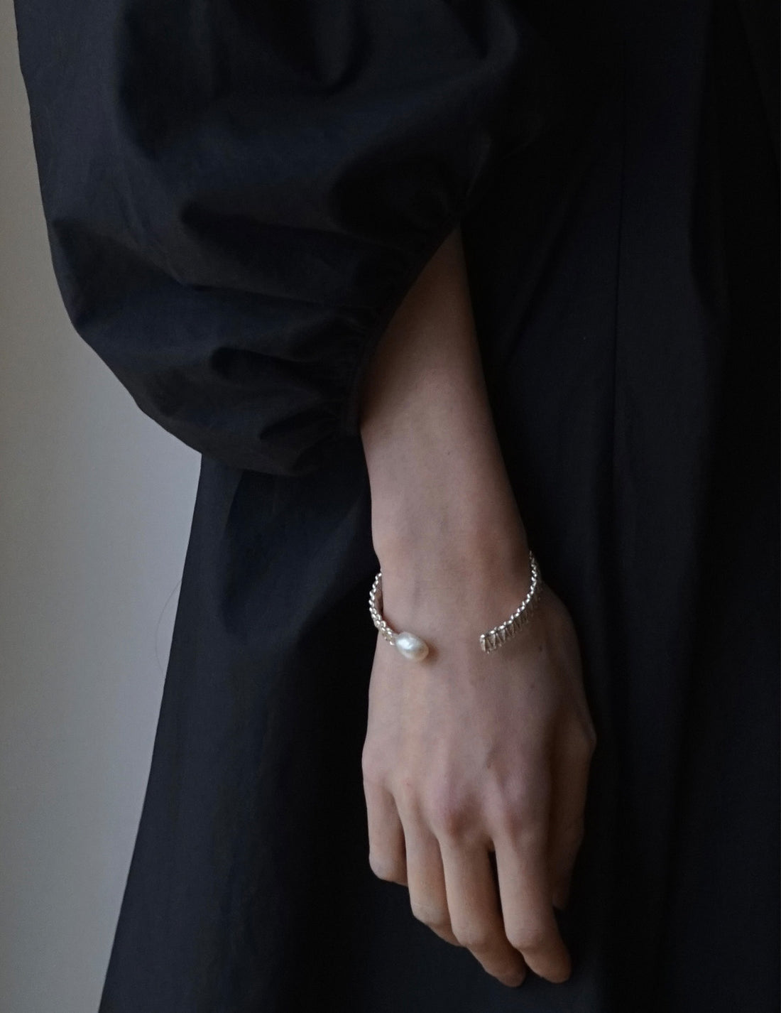 MIRIT | Mizuhiki & Pearl Cuff Bangle WH
