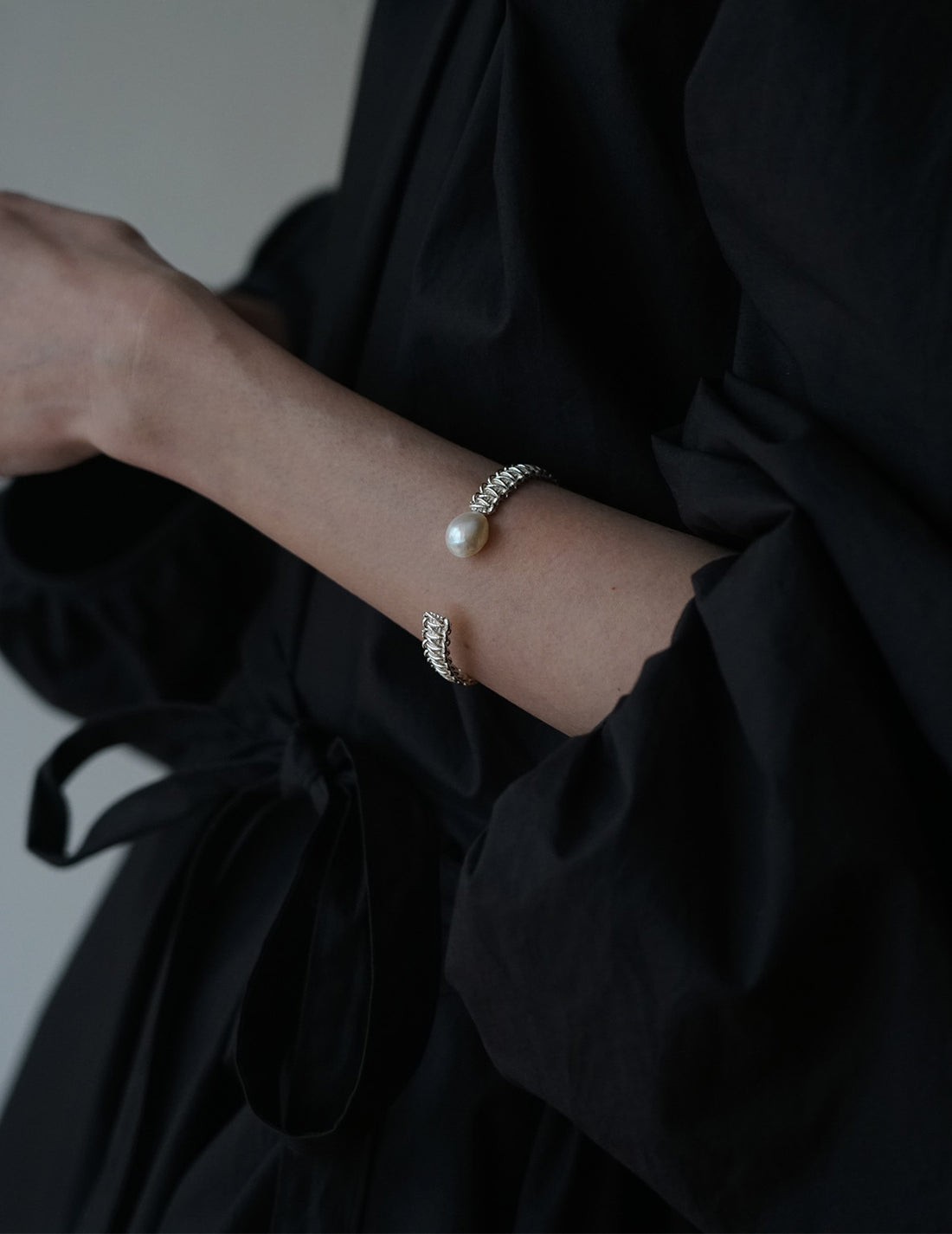 MIRIT | Mizuhiki & Pearl Cuff Bangle WH