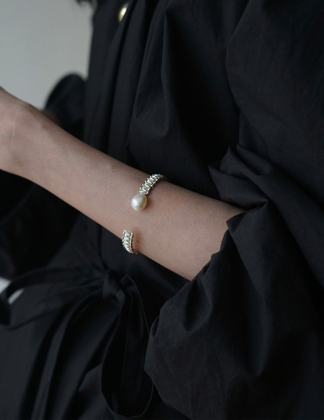 MIRIT | Mizuhiki & Pearl Cuff Bangle WH
