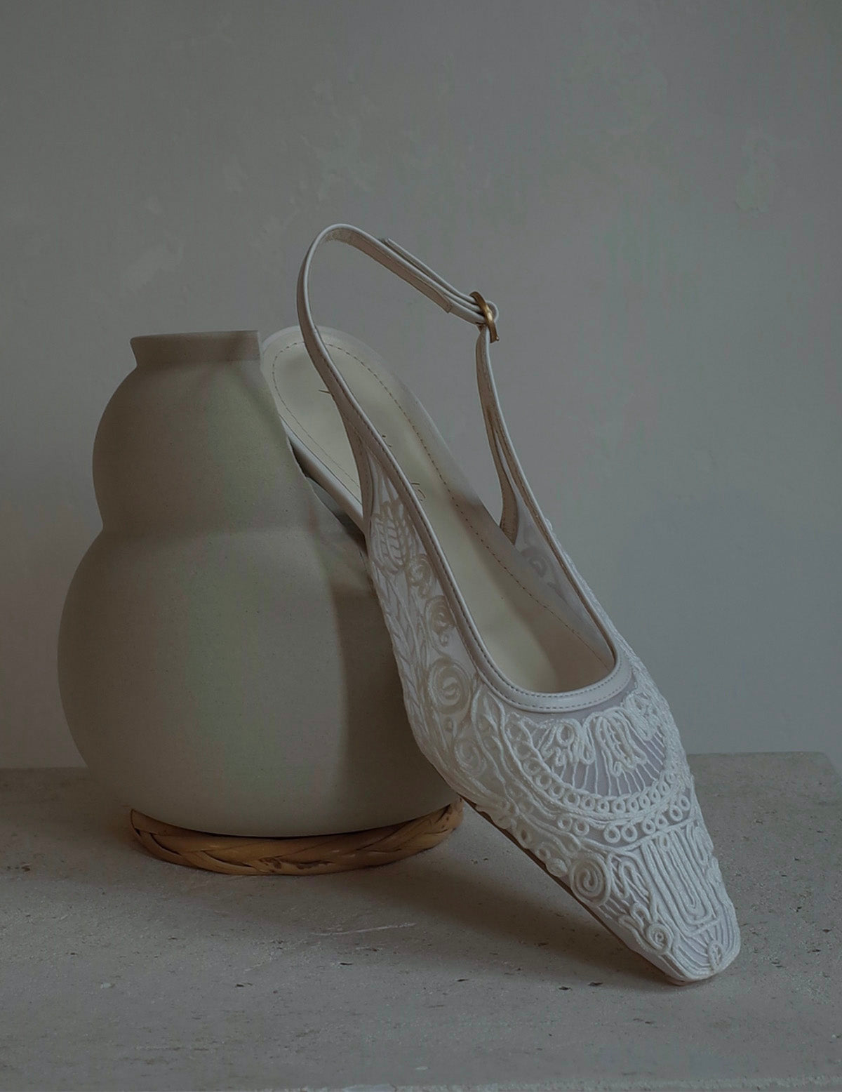 Cording Embroidery Sling Back Heels．White