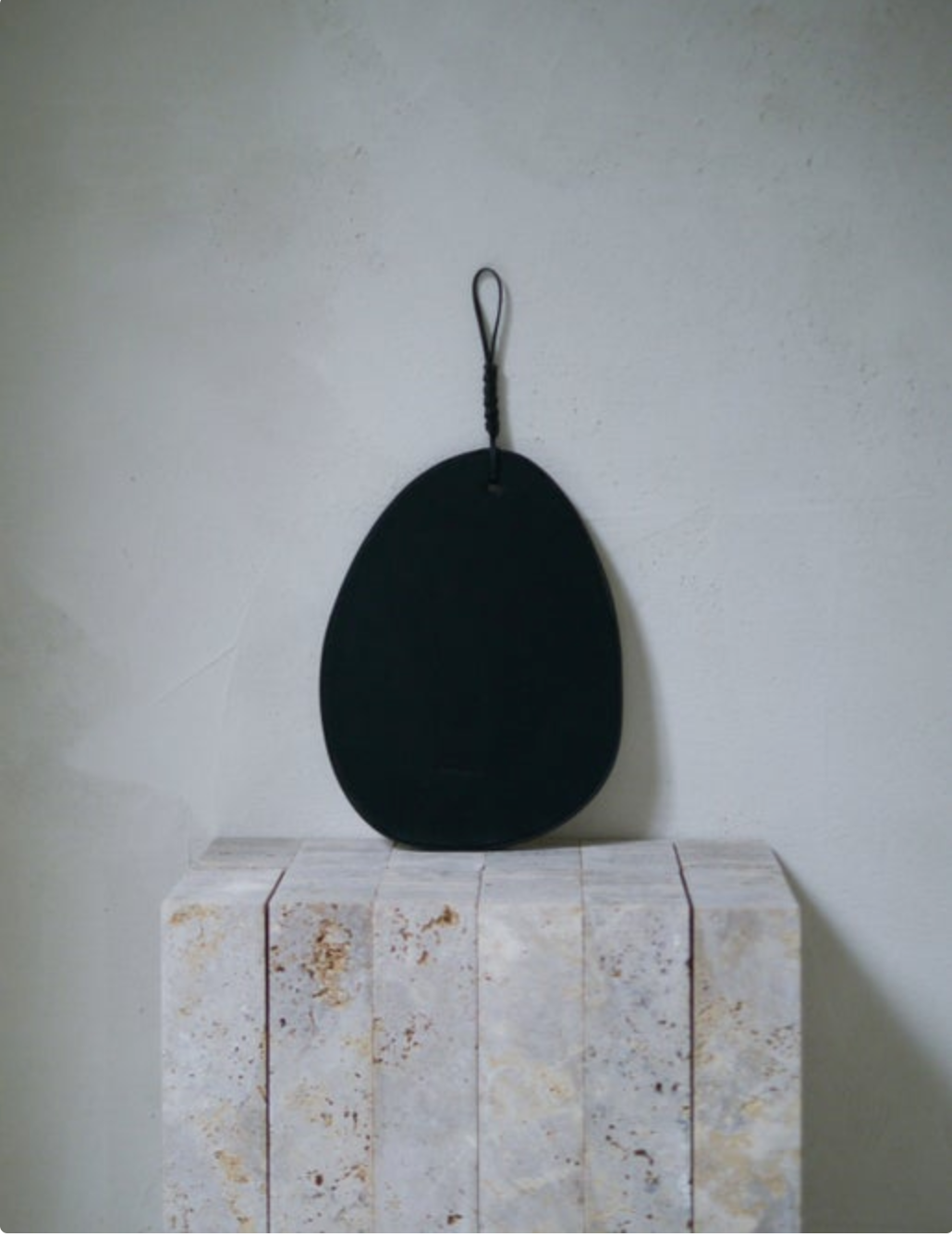 KAMARO’AN  |  Woven Pebble Mirror．All Black