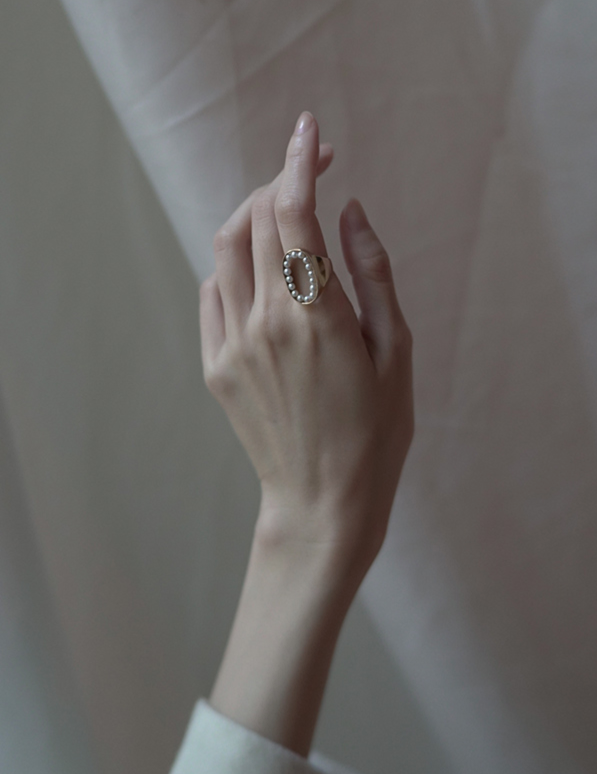 BEATRIZ PALACIOS | Ring Of Pearls