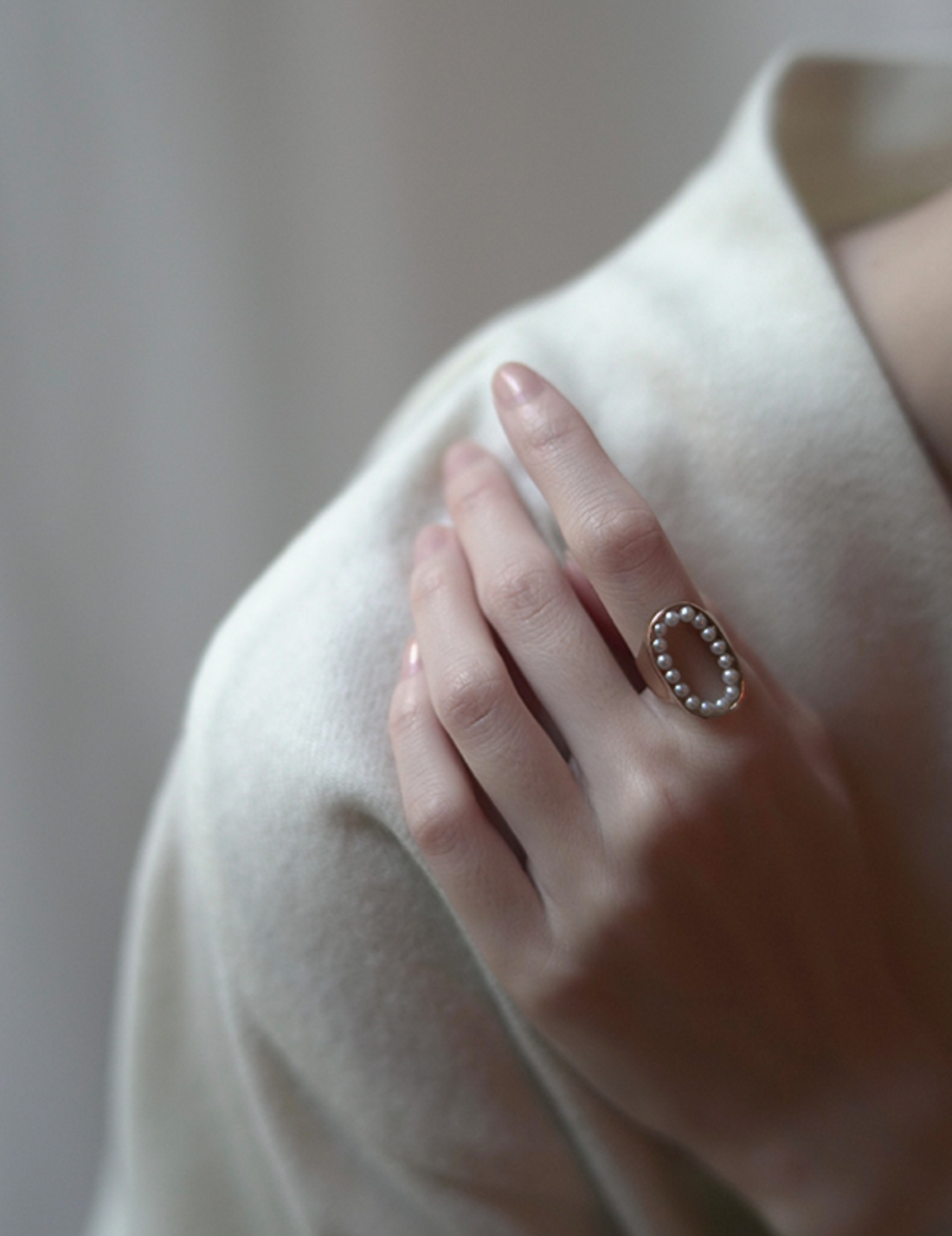 BEATRIZ PALACIOS | Ring Of Pearls