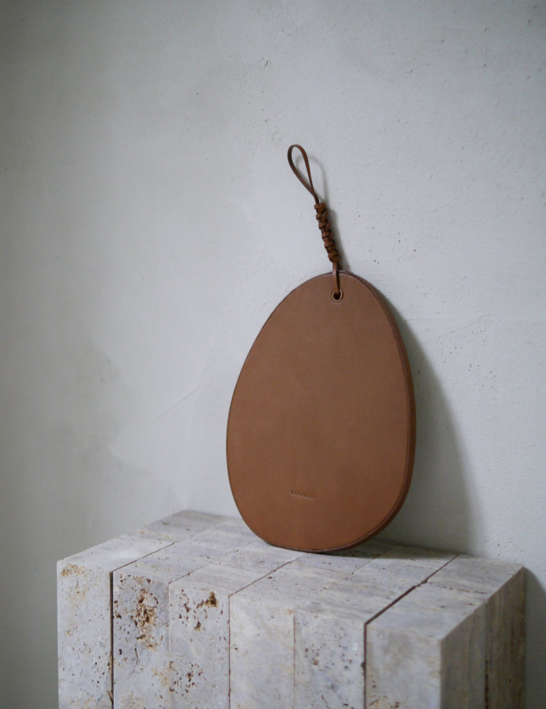 Miroir en galets tissés.Châtaignier