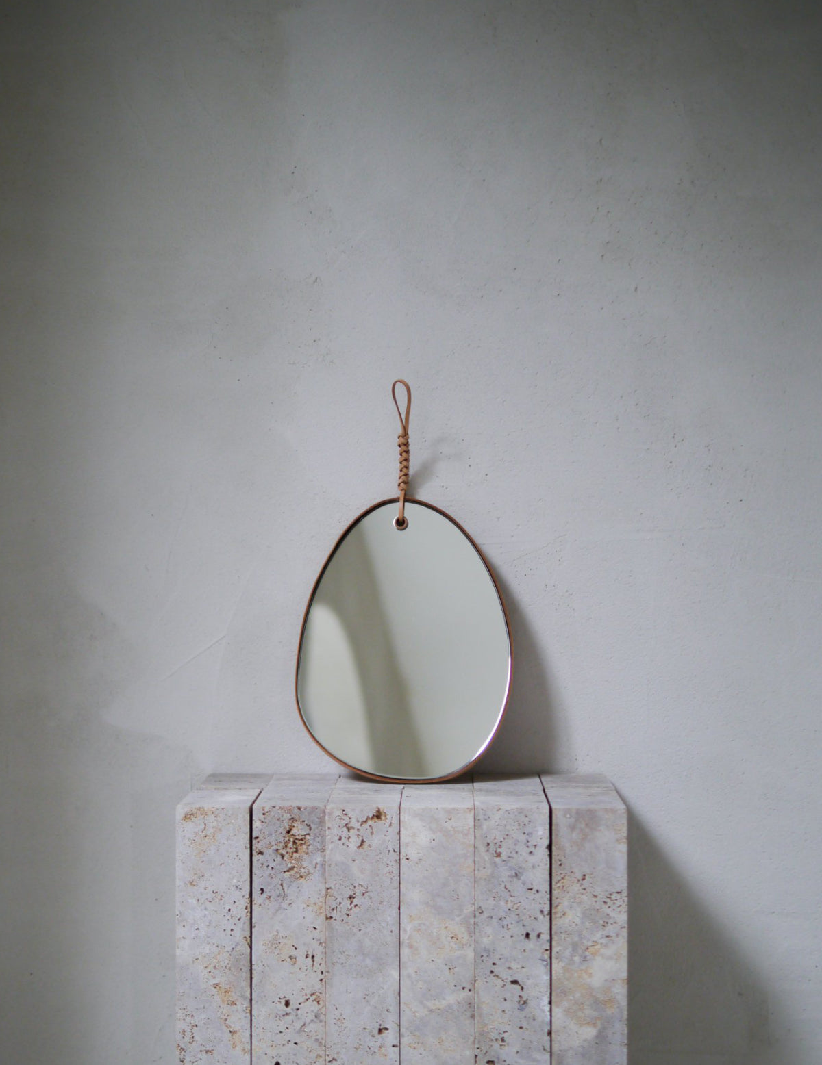 KAMARO’AN  |  Woven Pebble Mirror．Chestnut