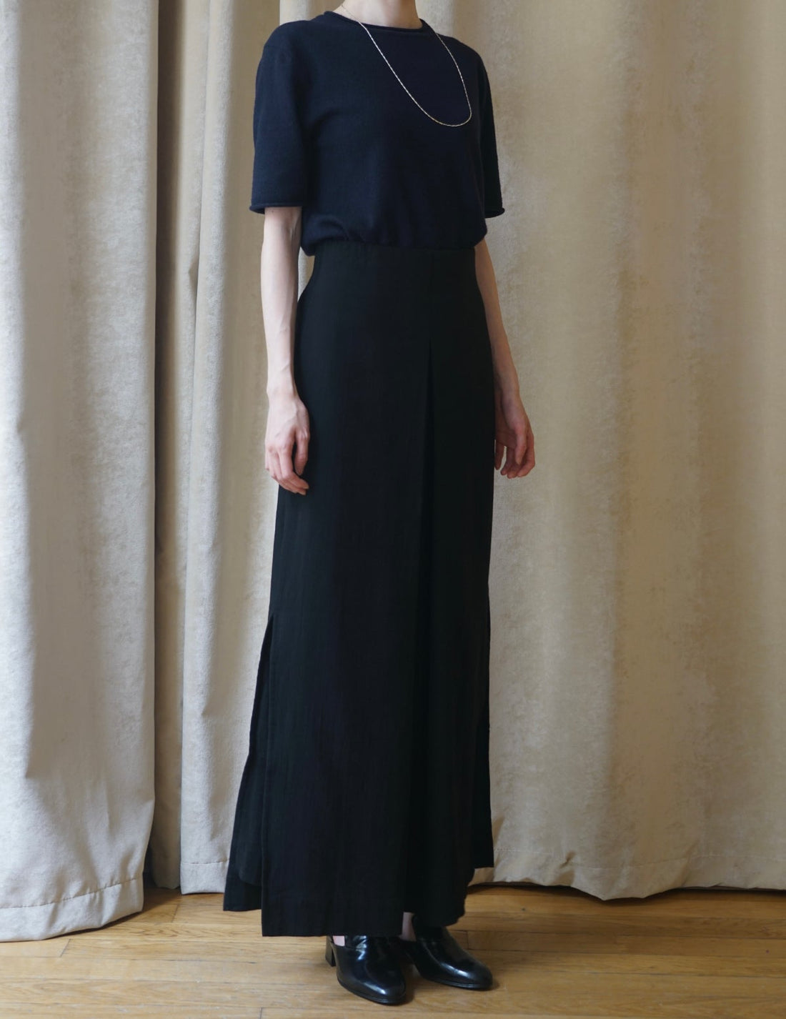 Sun Yu Hong | Cotton Side Slit Skirt・Black