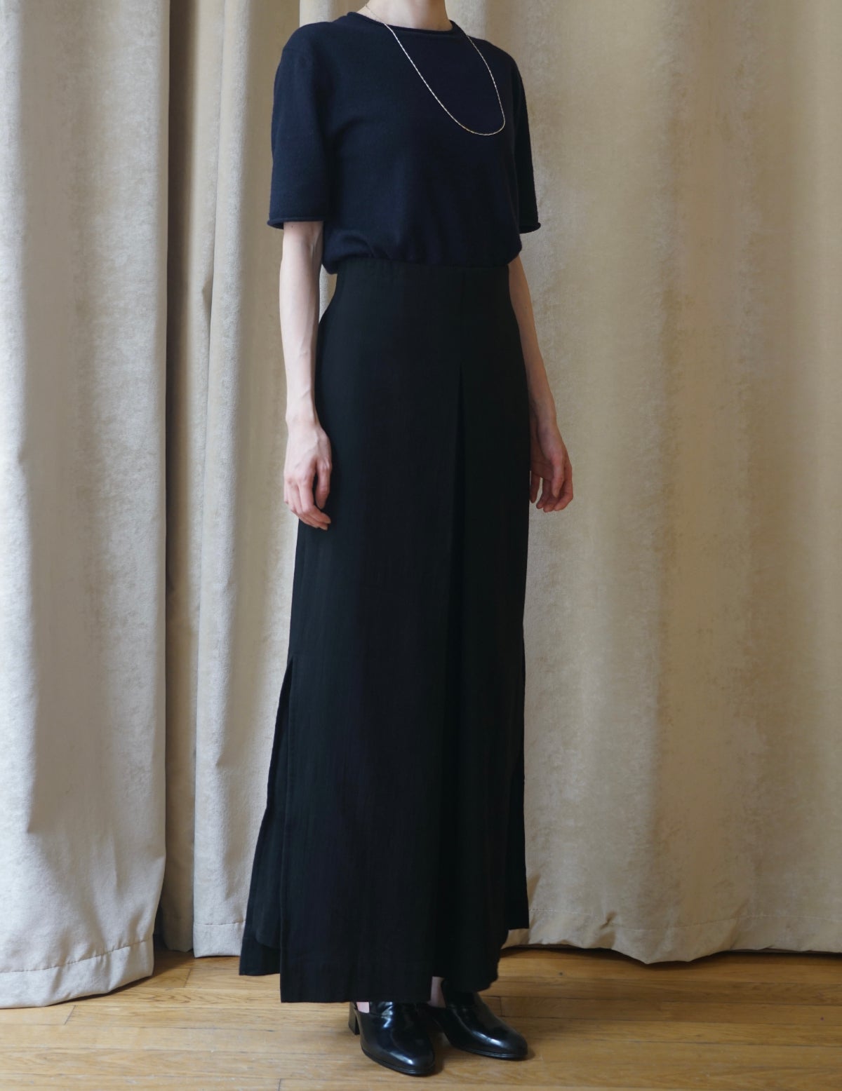 Sun Yu Hong | Cotton Side Slit Skirt・Black