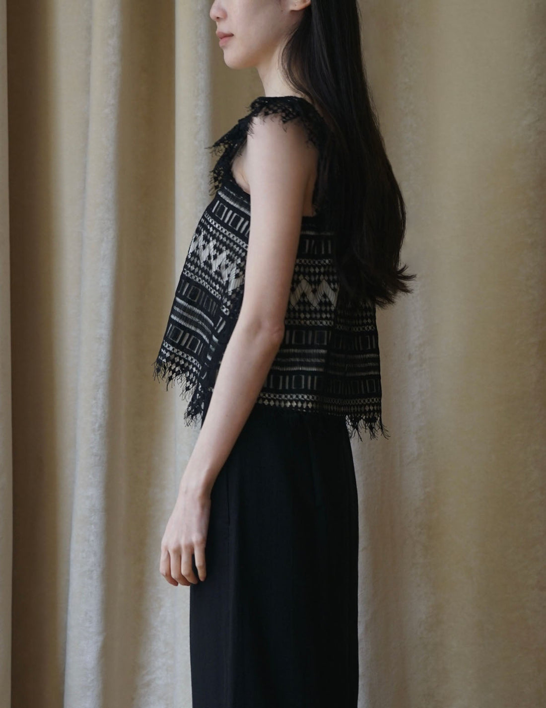 Sun Yu Hong | Triangle Lace Tassel Vest