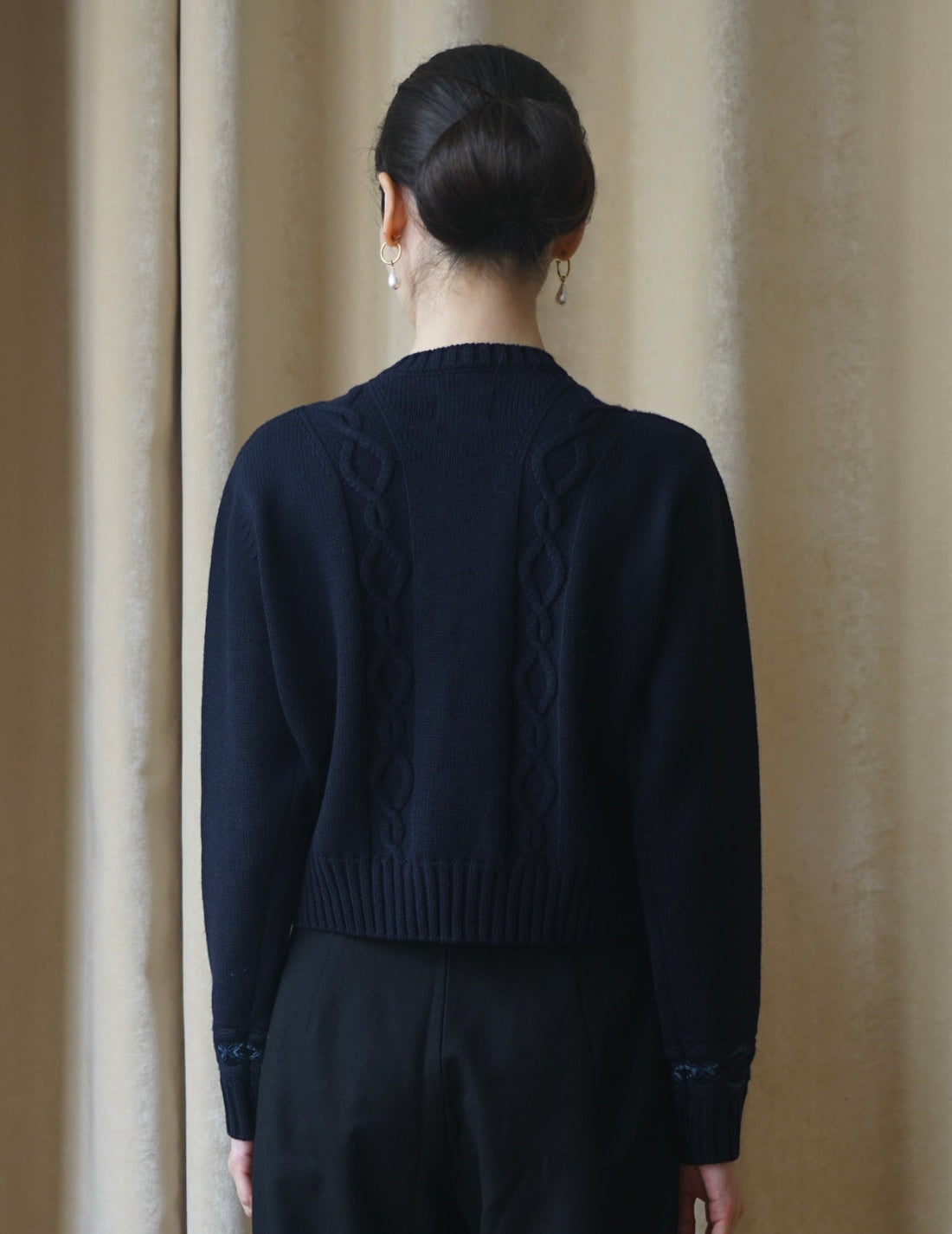 Sun Yu Hong | Beaded Knit Cardigan・Navy