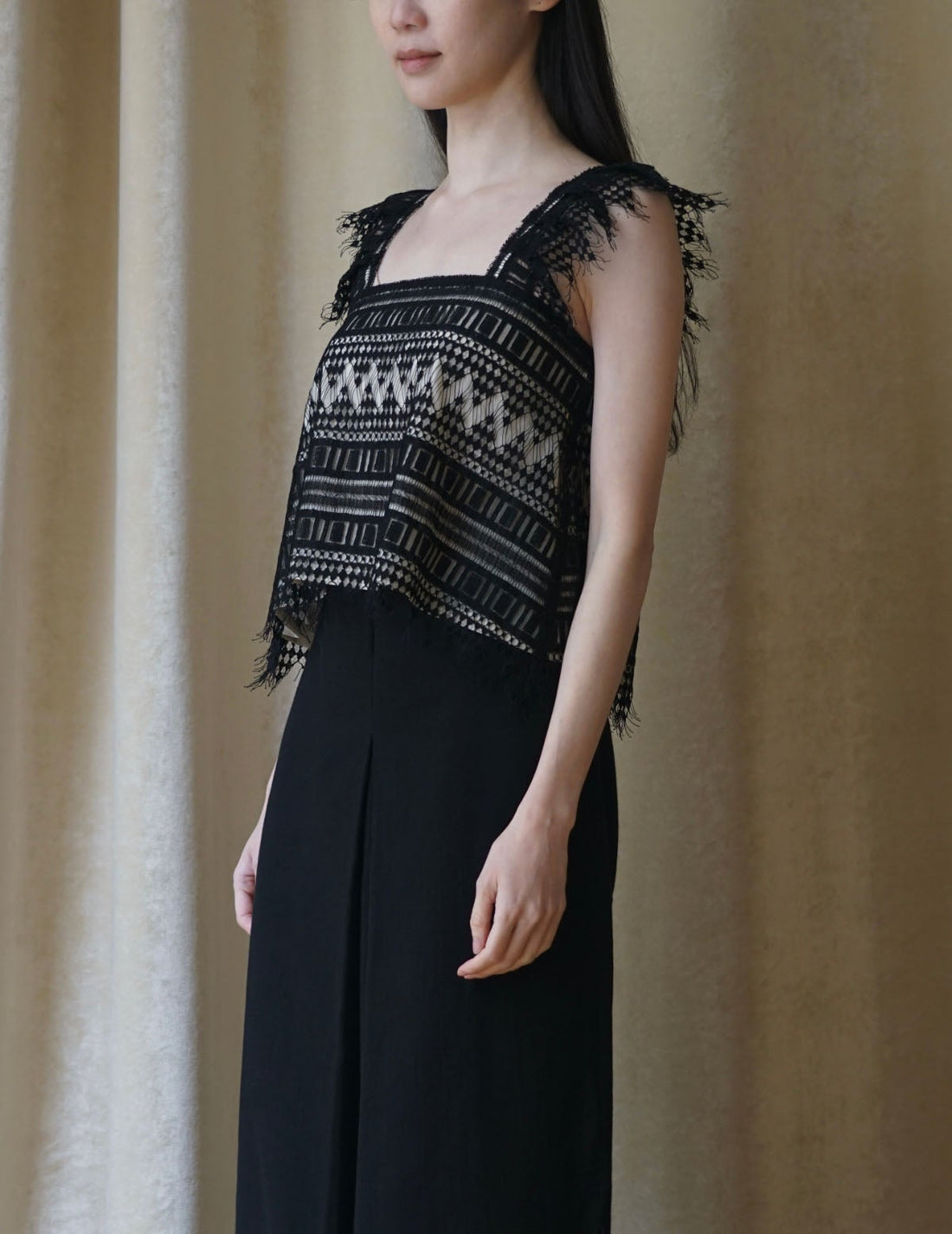 Sun Yu Hong | Triangle Lace Tassel Vest