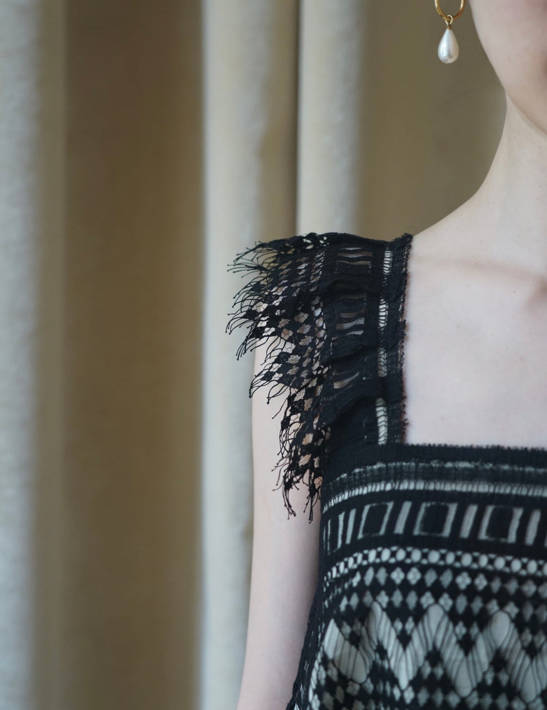 Sun Yu Hong | Triangle Lace Tassel Vest