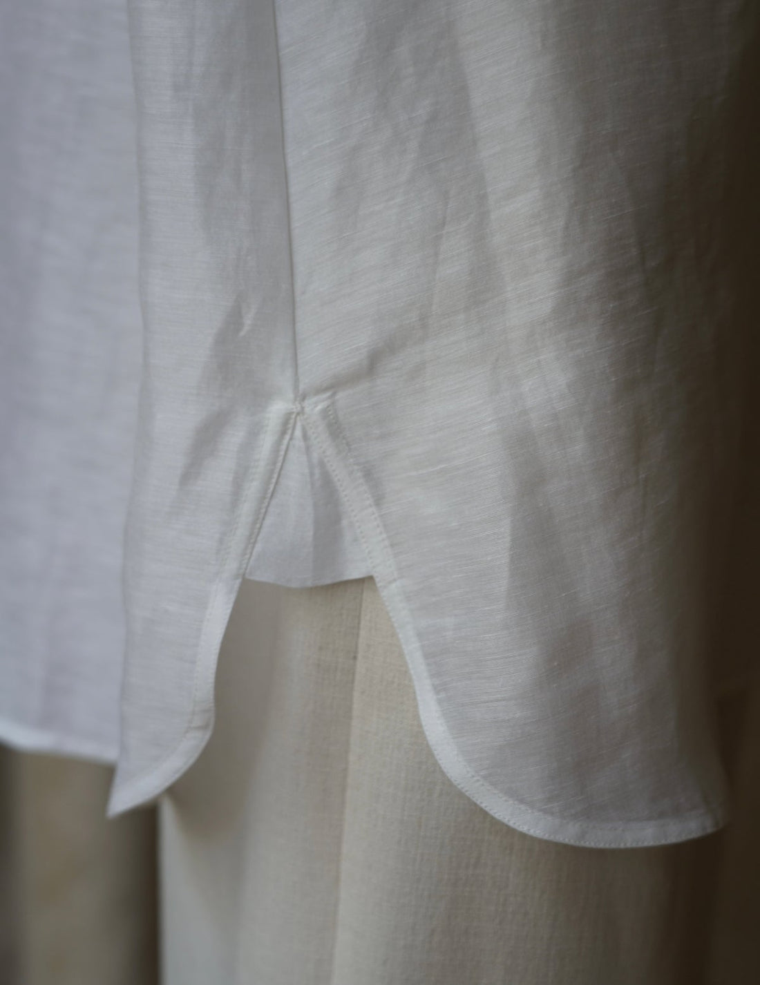 Mark Kenly Domino Tan | Atelier Sigga Shirt・White