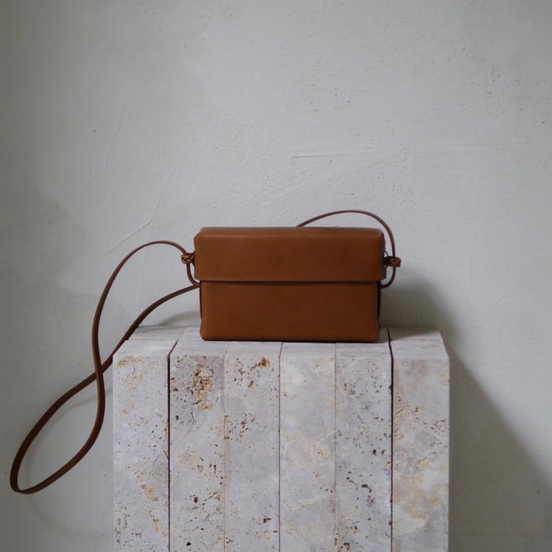 Woven Lid Bag - Brown