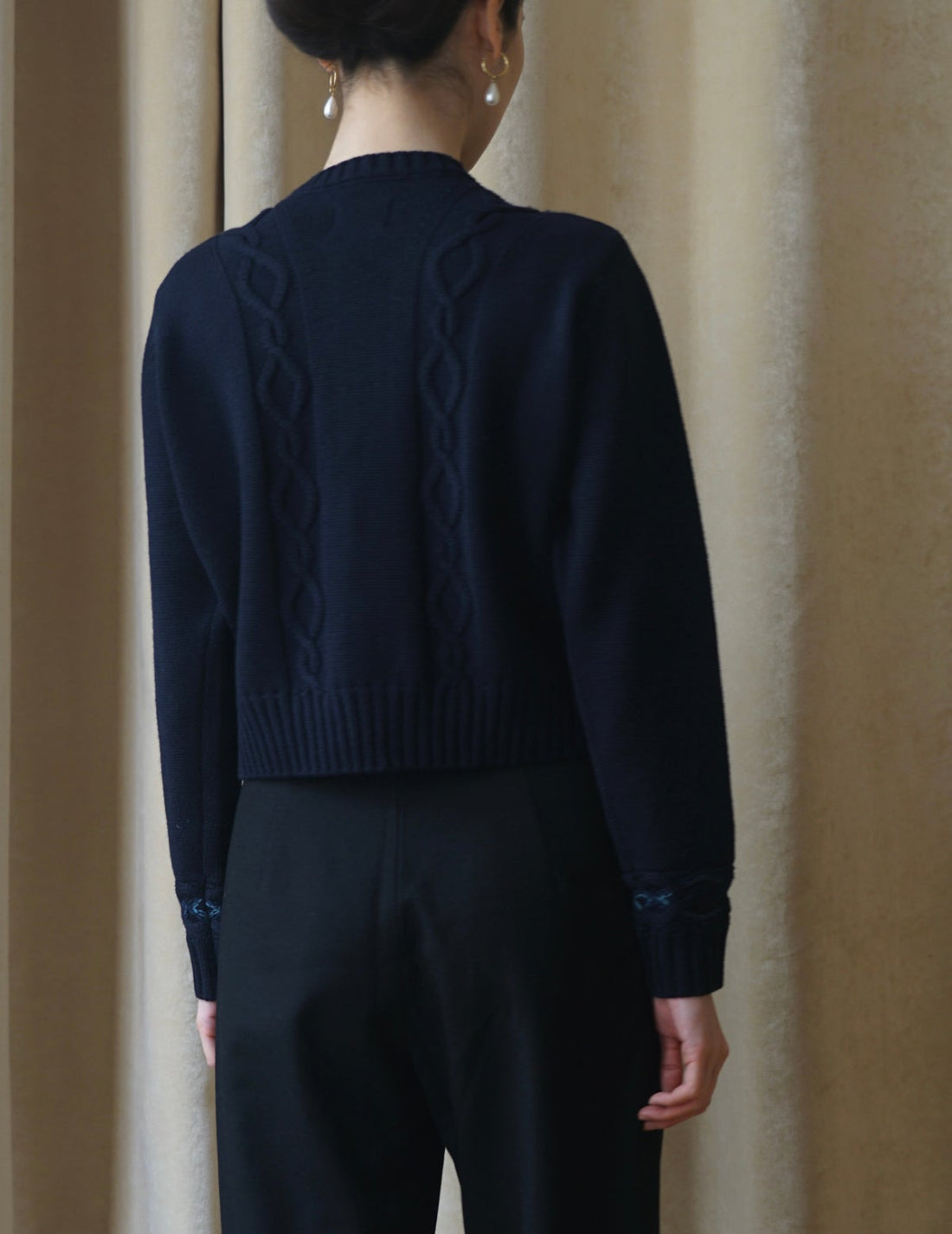 Sun Yu Hong | Beaded Knit Cardigan・Navy
