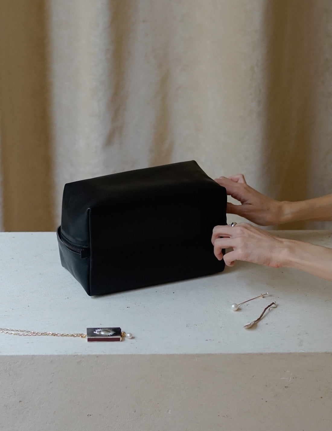 Leather Toiletry Bag・Black