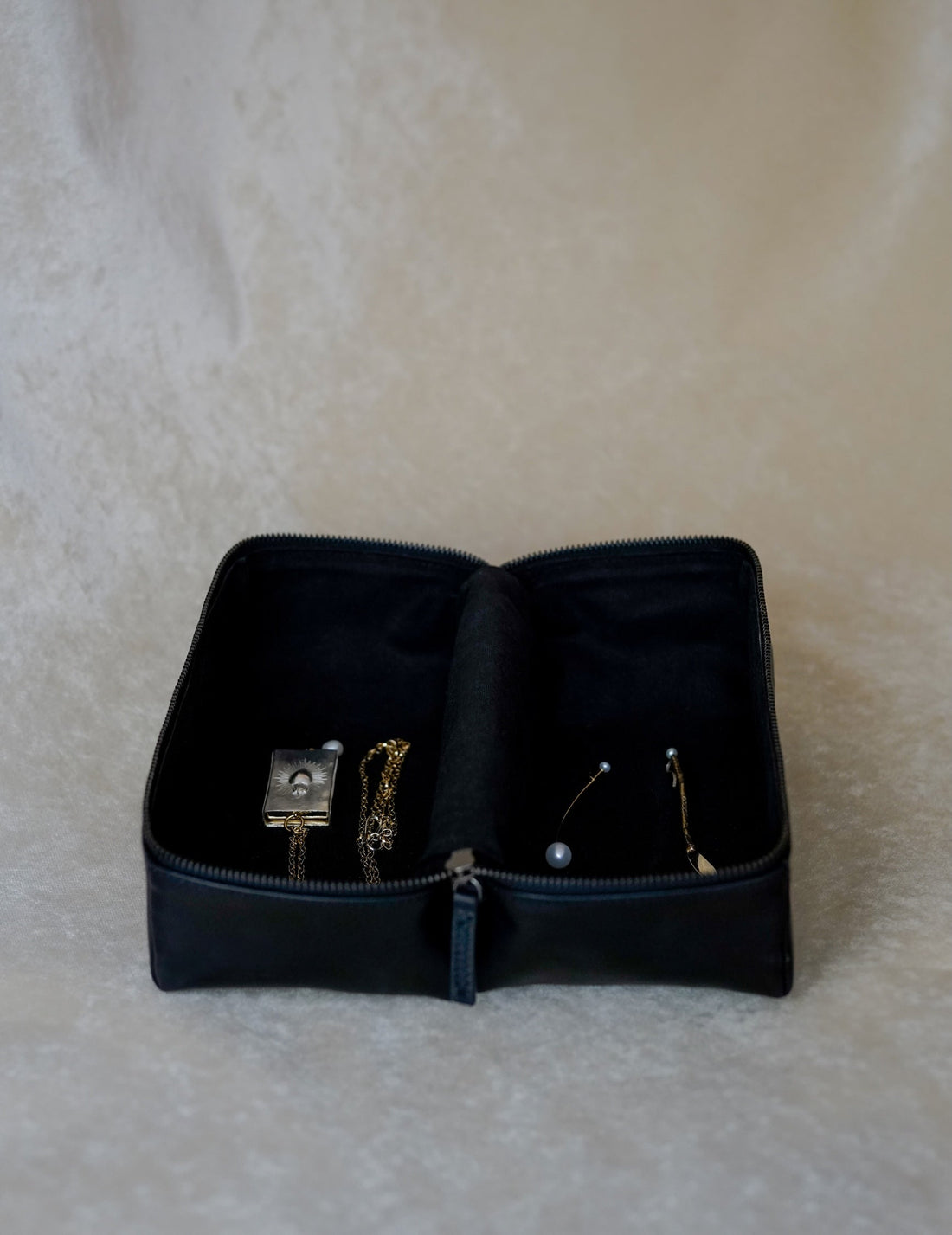 Leather Toiletry Bag・Black