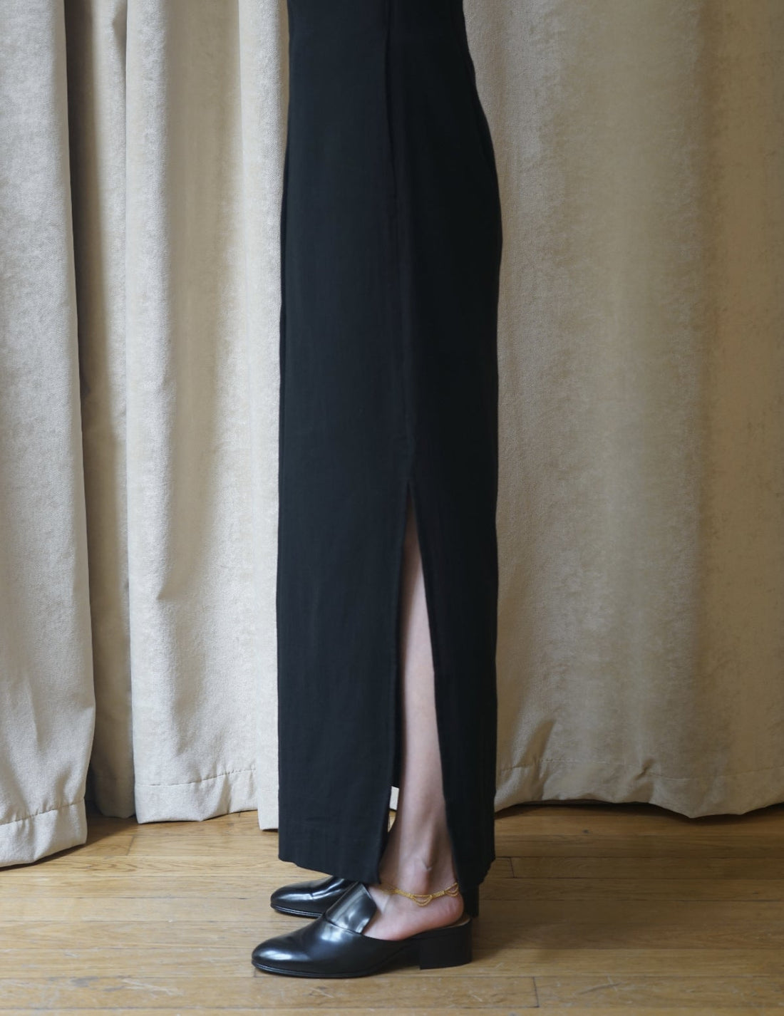 Sun Yu Hong | Cotton Side Slit Skirt・Black
