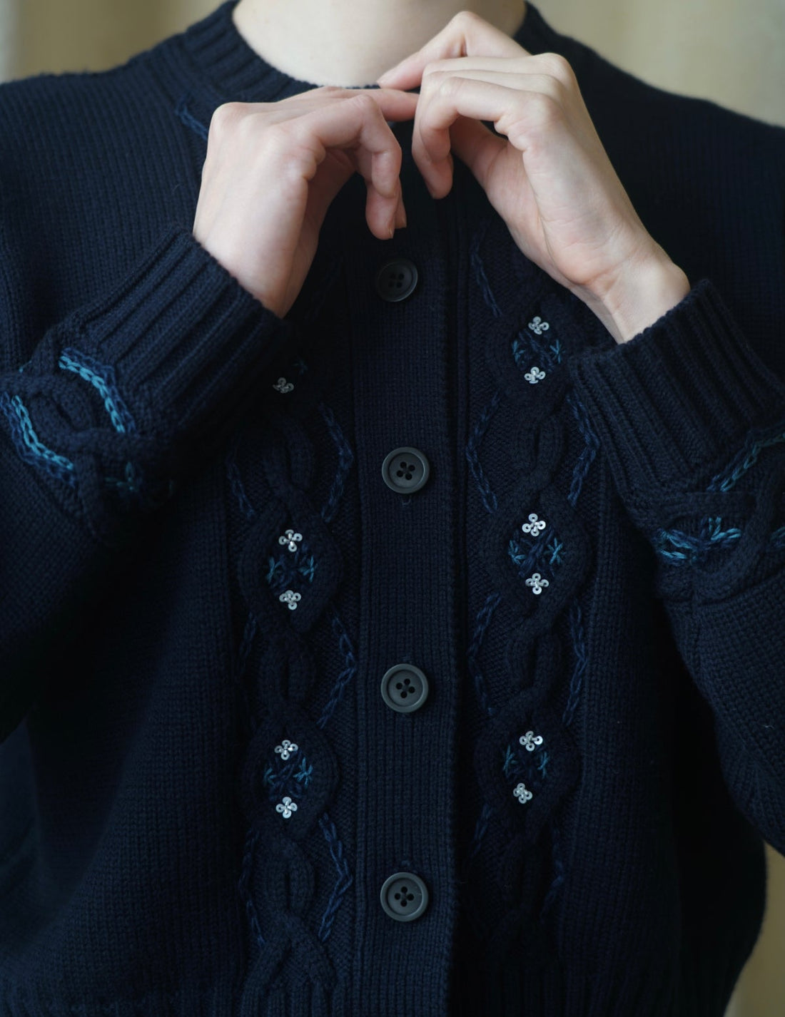 Sun Yu Hong | Beaded Knit Cardigan・Navy