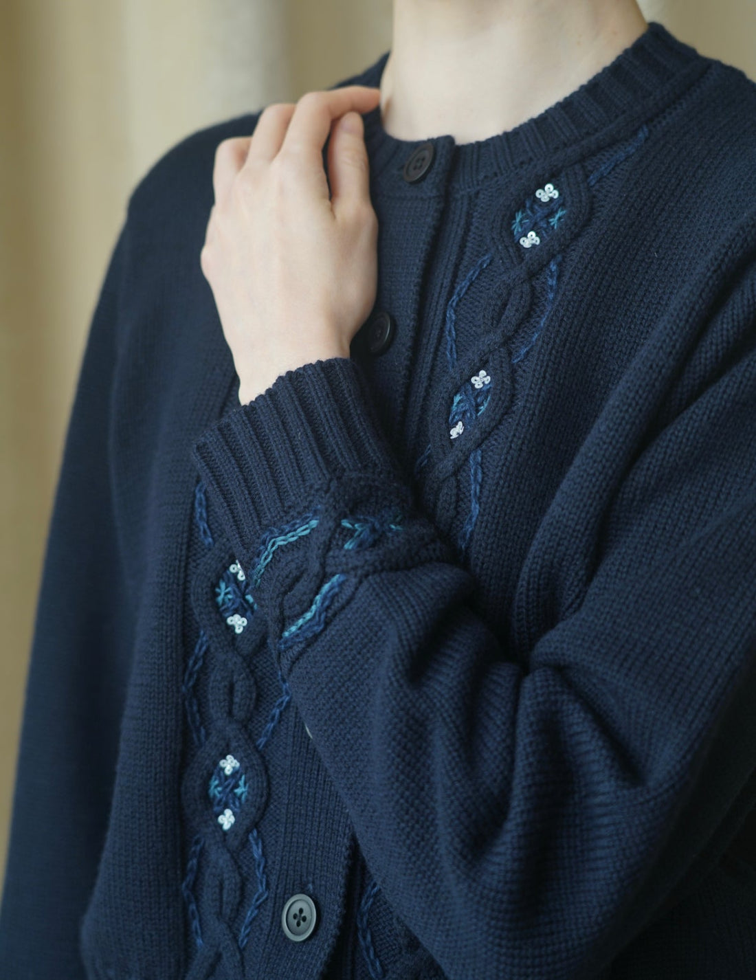 Sun Yu Hong | Beaded Knit Cardigan・Navy