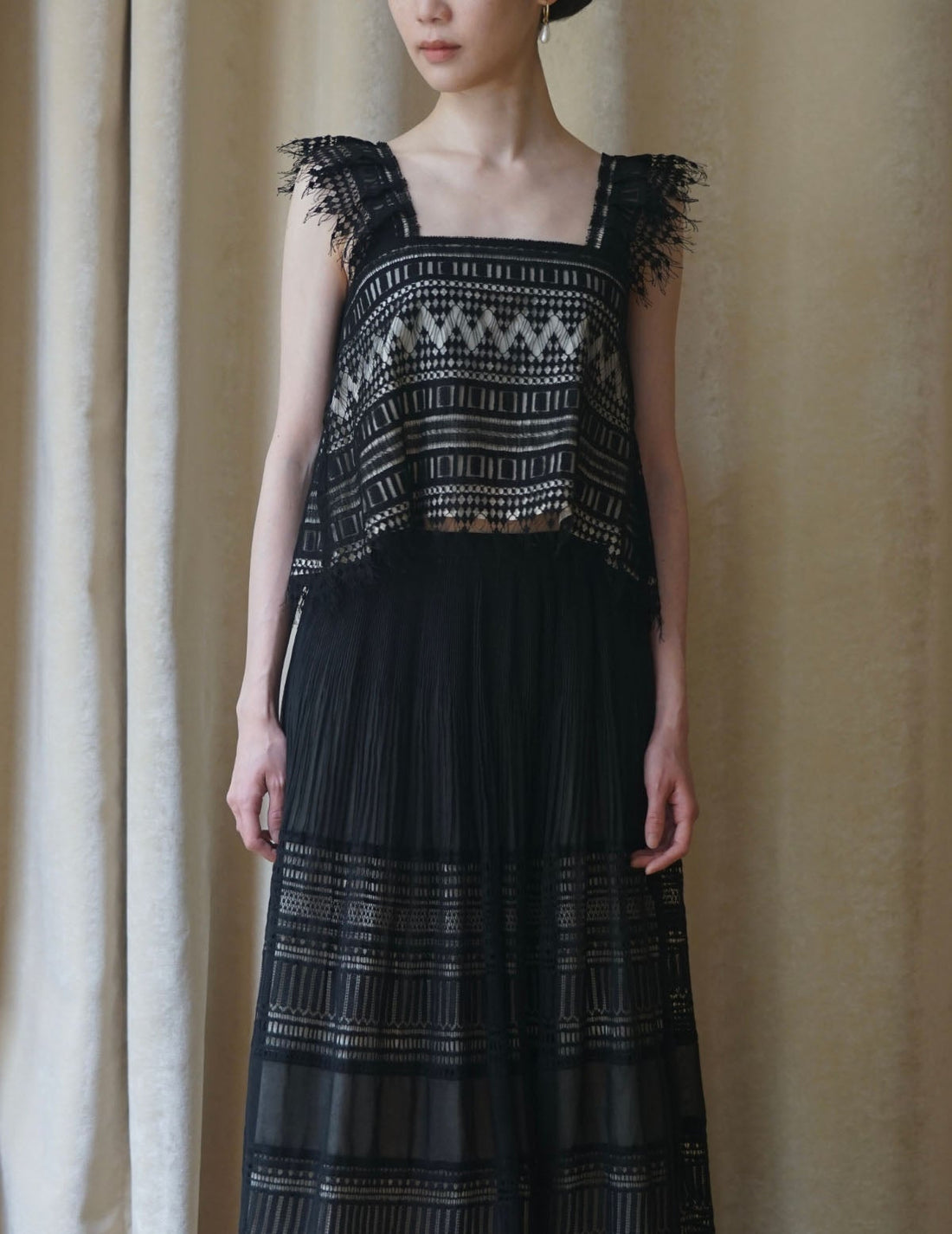 Sun Yu Hong | Triangle Lace Tassel Vest