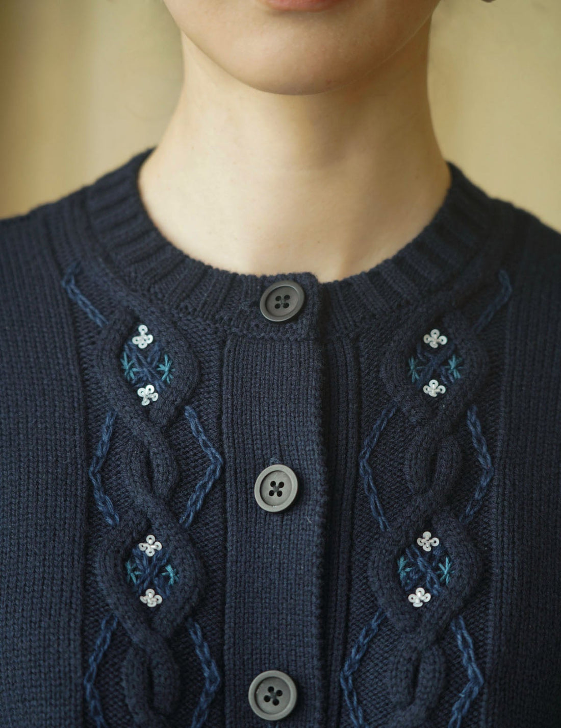 Sun Yu Hong | Beaded Knit Cardigan・Navy
