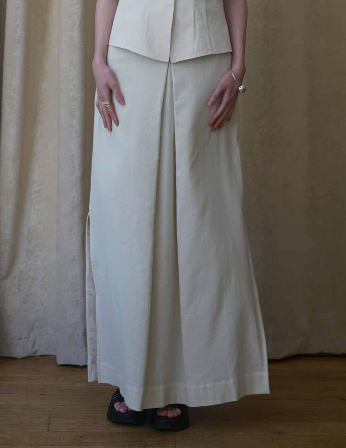 Sun Yu Hong | Cotton Side Slit Skirt・Ivory